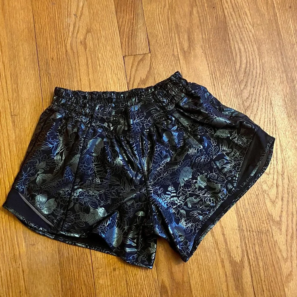 Lululemon Hotty Hot Low-Rise Lined Short 4" Logo Flourish Black Iridescent Foil - Picture 8 of 13